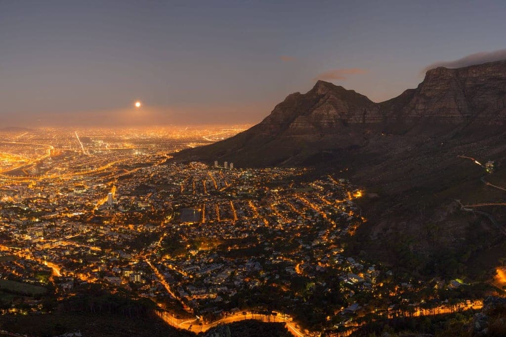 Auf dem Lion’s Head: Die Rundsicht auf Kapstadt ist bei Sonnenaufgang und Sonnenuntergang besonders eindrücklich