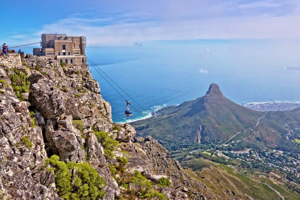 Schwebe mit der Seilbahn auf den Tafelberg und genieße die Aussicht