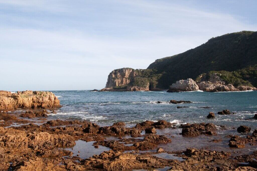 Frühstücke mit Blick auf die Wellen an den Knysna Heads
