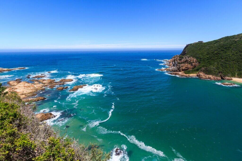 Blicke von den Knysna Heads hinaus auf Meer und Lagune