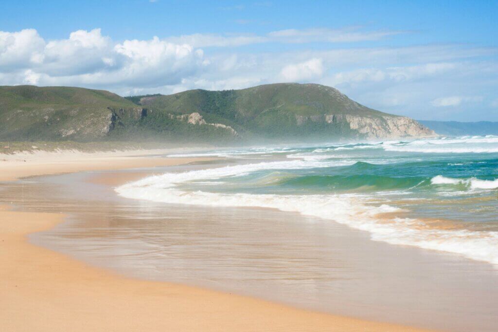 Entspanne am Strand von Nature’s Valley – mit Lagune, Wald und Weite