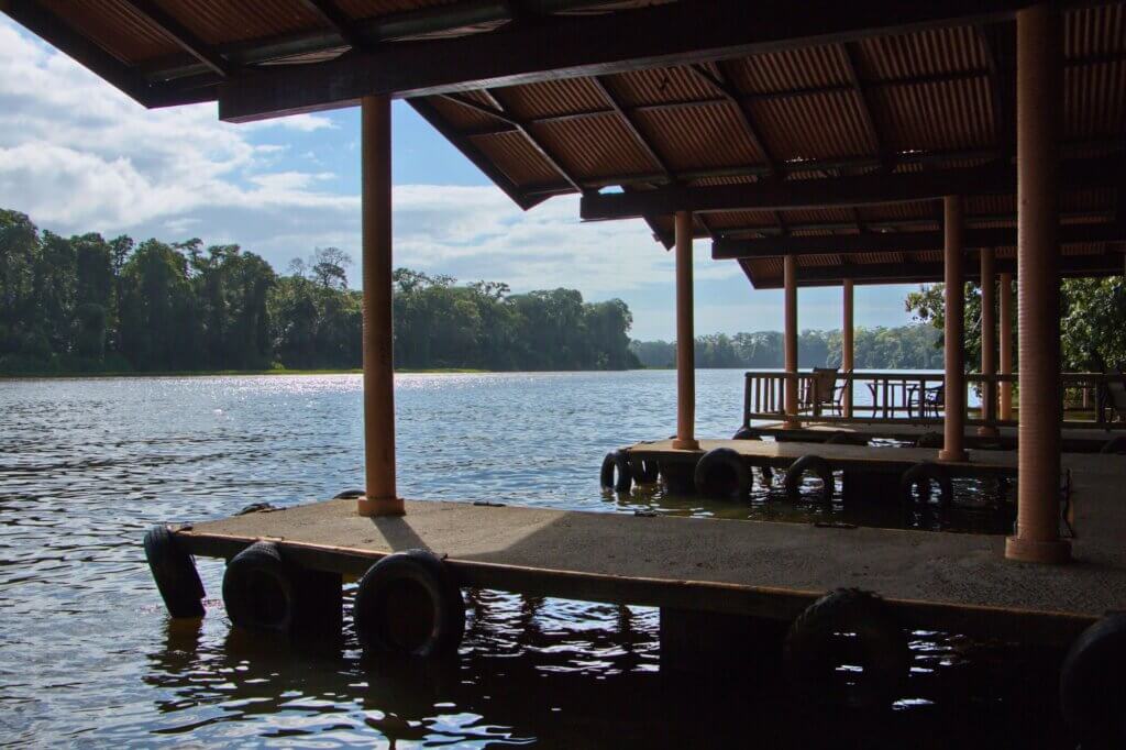Nutze den Bootstransfer als einzige Anreisemöglichkeit nach Tortuguero