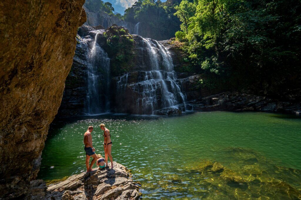 Große Becken und Aussichten am Nauyaca Wasserfall