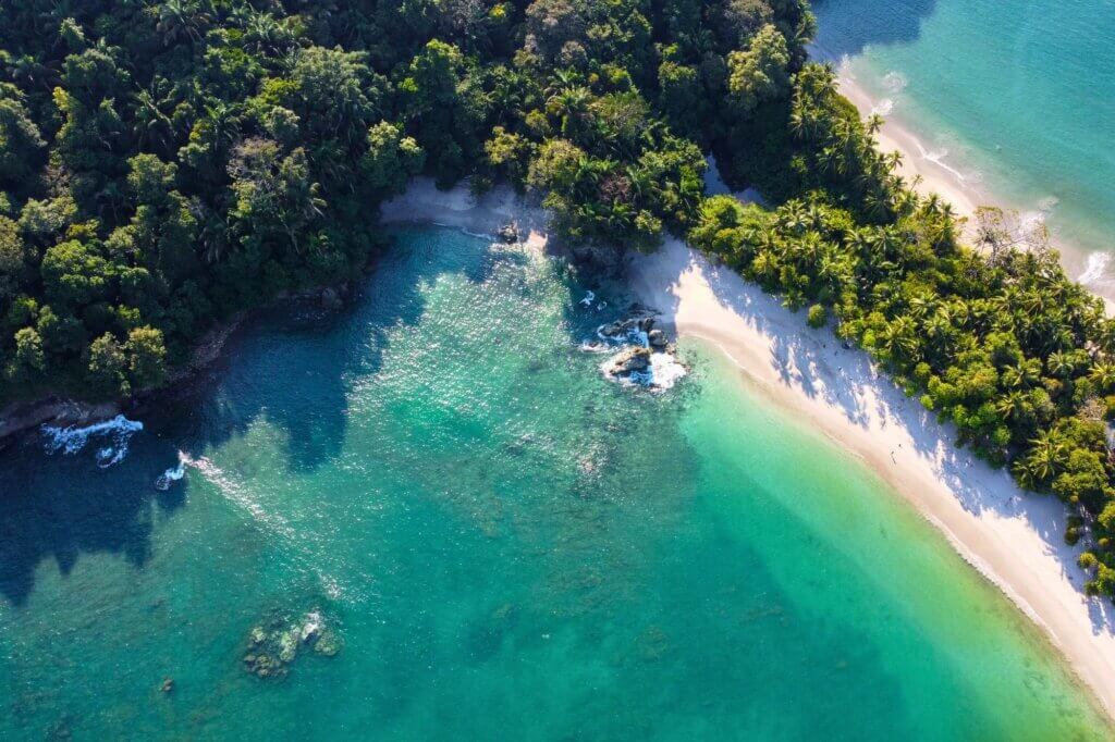 Frühmorgens am Playa Manuel Antonio sind die Chancen auf Tiersichtungen besonders hoch