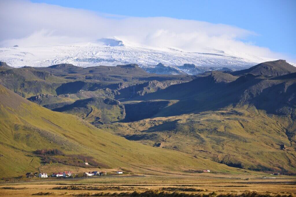 Genieße Kaffee und Gebäck mit Blick auf den Vulkan Eyjafjallajökull