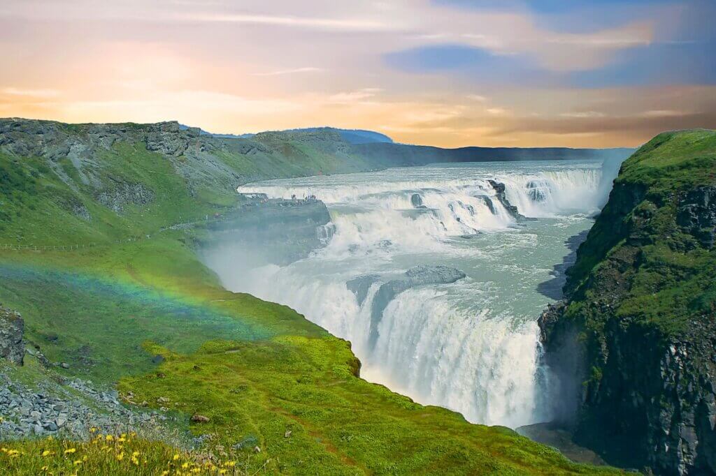 Staune über die Wucht des zweistufigen Gullfoss Wasserfalls
