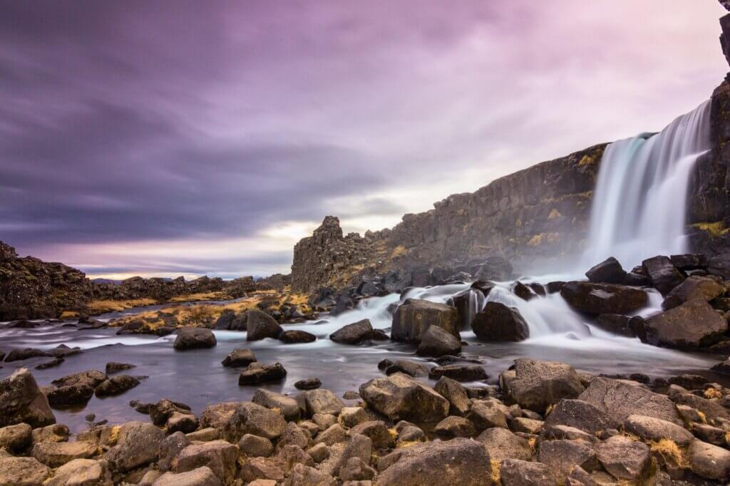 Spüre die Kraft des Öxarárfoss im Nationalpark Þingvellir