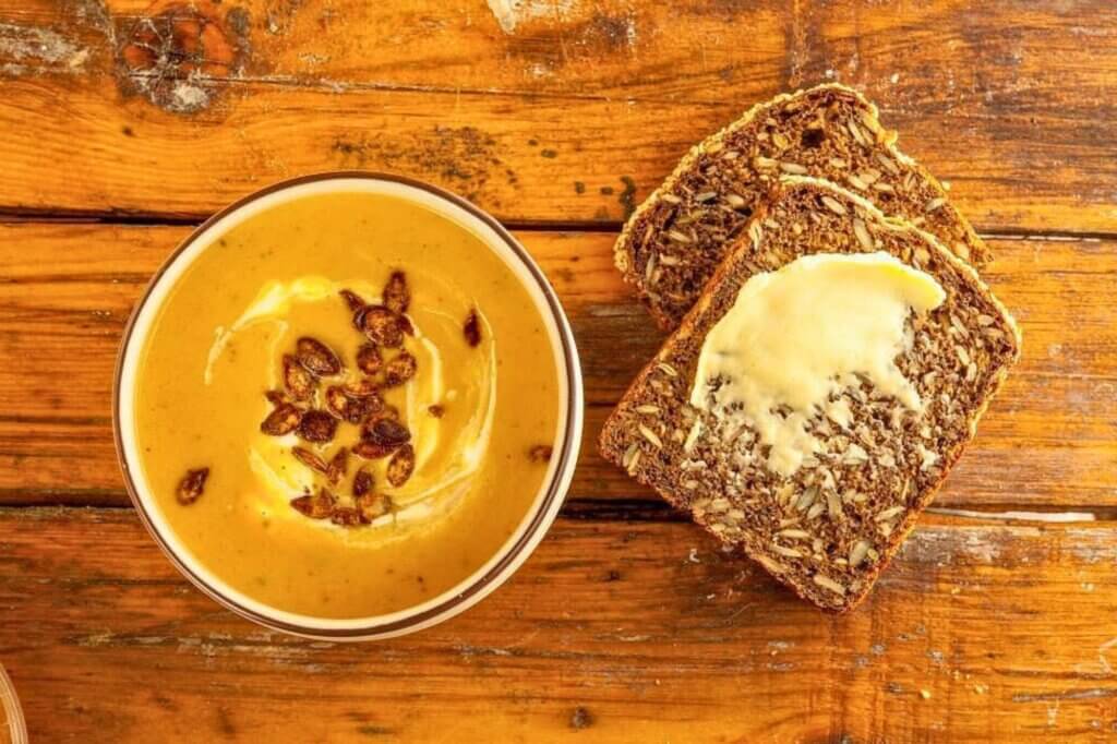 Starte den Tag mit Frühstück und frischem Gebäck bei Sandholt