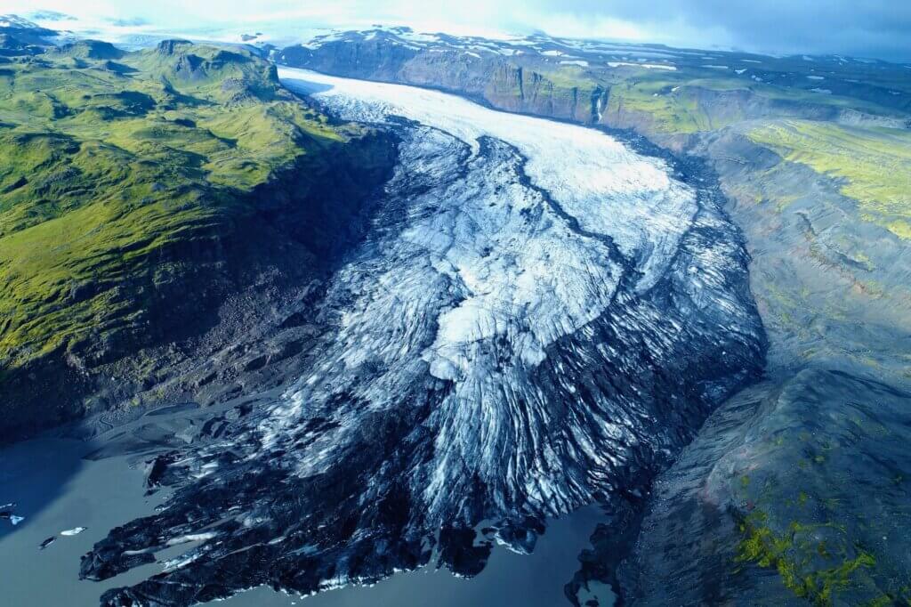 Blicke auf die gewaltige Gletscherzunge des Sólheimajökull