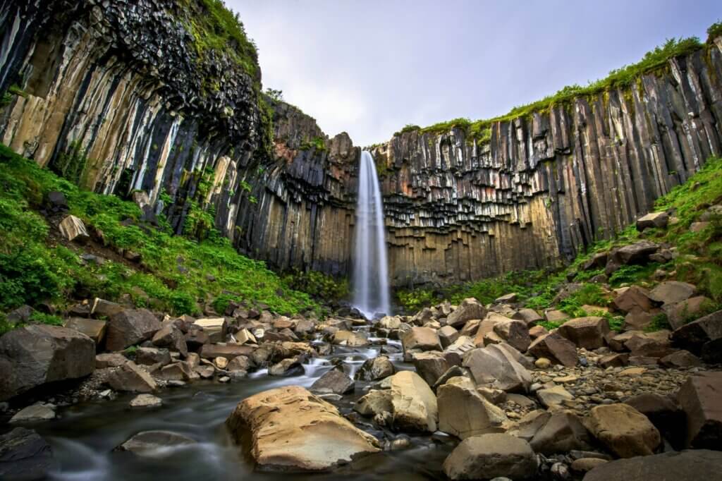 Wandere zum Svartifoss, dem Wasserfall mit Basaltsäulen