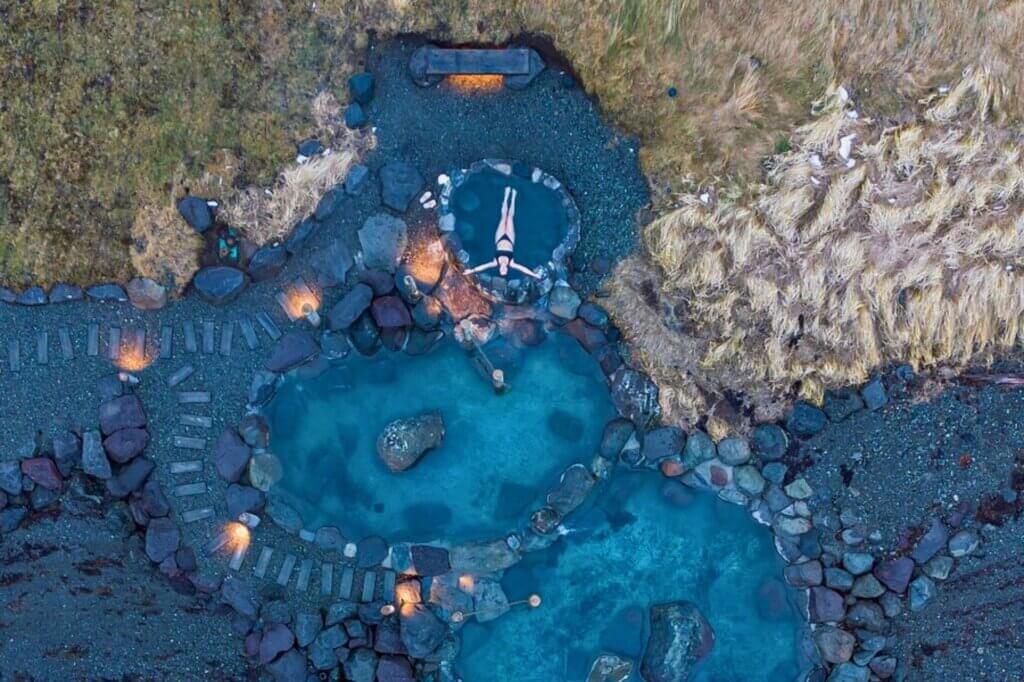 Entspanne in naturbelassenen Becken direkt am Atlantik