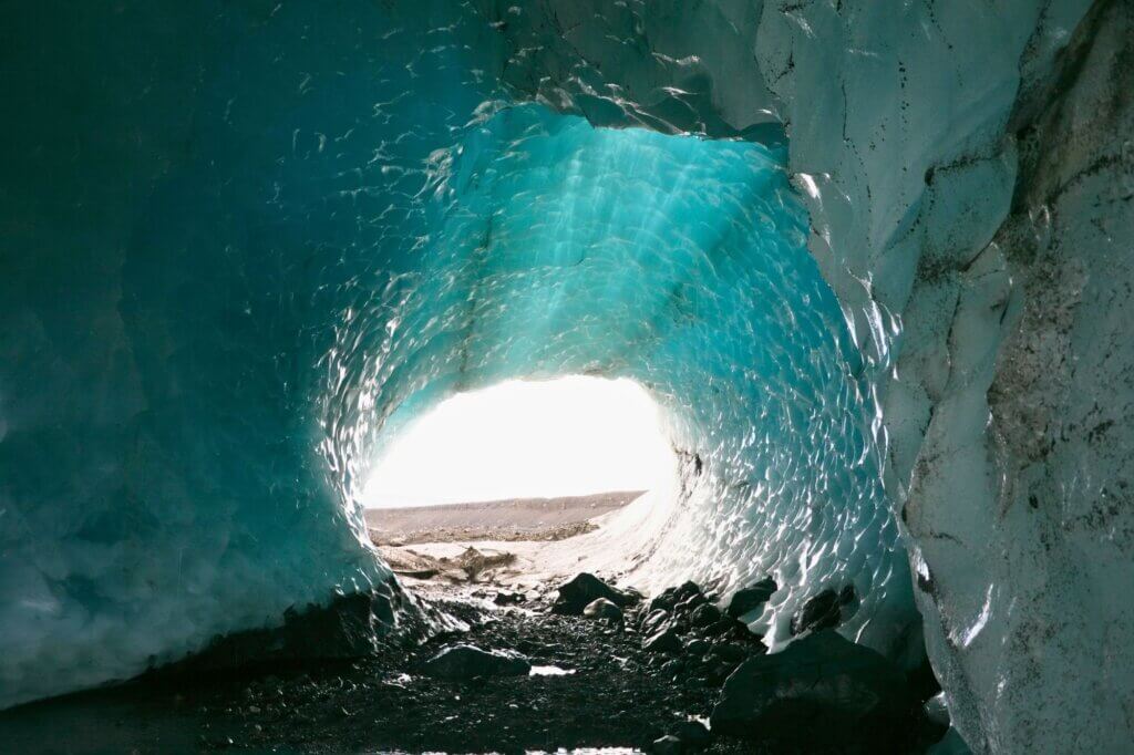 Wage dich in blaue Gänge und Eishöhlen am Vulkan Katla