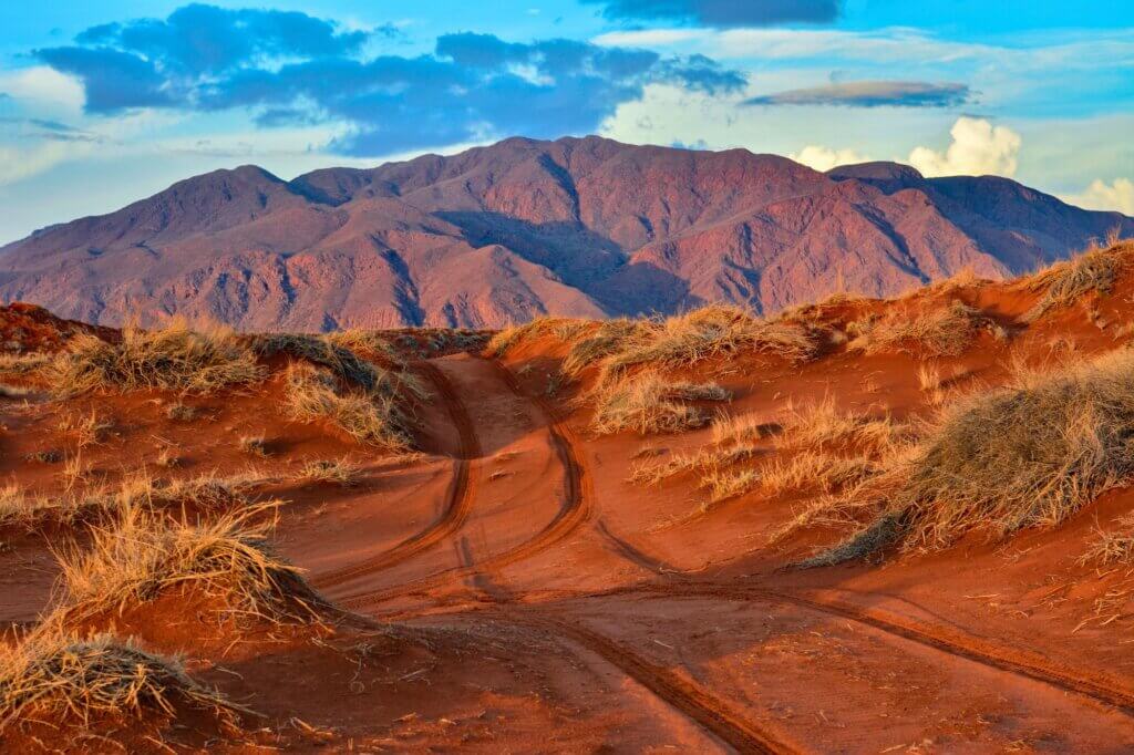 Erlebe rote Dünen auf einem 4x4 Trail